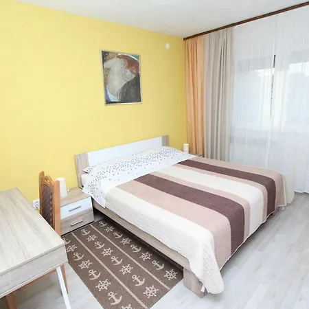 Guest house And Eva