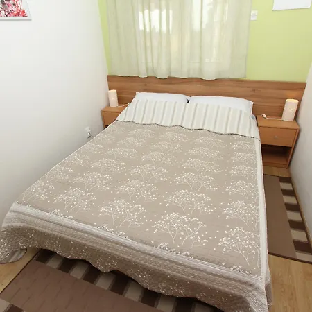 Guest house And Eva